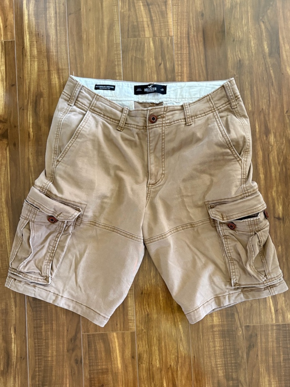 Hollister Men's Cargo Shorts in Khaki